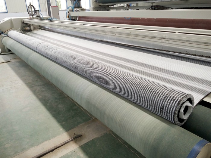 膨潤土(tu)防水毯(tan)生産